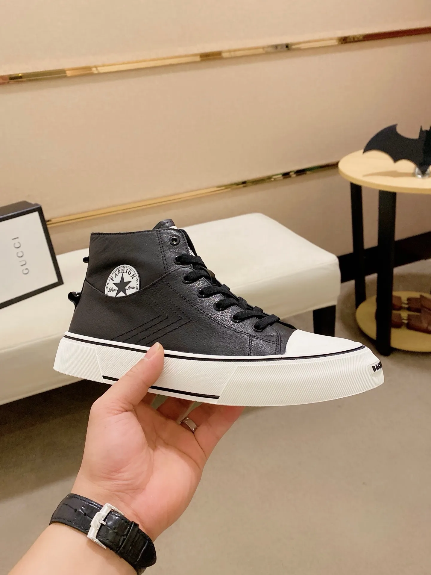 Men's clothing and shoes💰:480💰 (GUCCI) The latest model from the official website🎁🎁Casual and fashionable men's shoes👟, hot style💥The version is simple and elegant, exclusive for trendy men. Unique latest brand elements from the official website👑Original Gucci decoration, fashionable and generous, the fabric is original cowhide ✅Sheepskin lining, the official website specifies wear-resistant casual outsole, the classic model is taken in kind at the counter🎬38-44 (45 is custom-made and cannot be returned or exchanged)